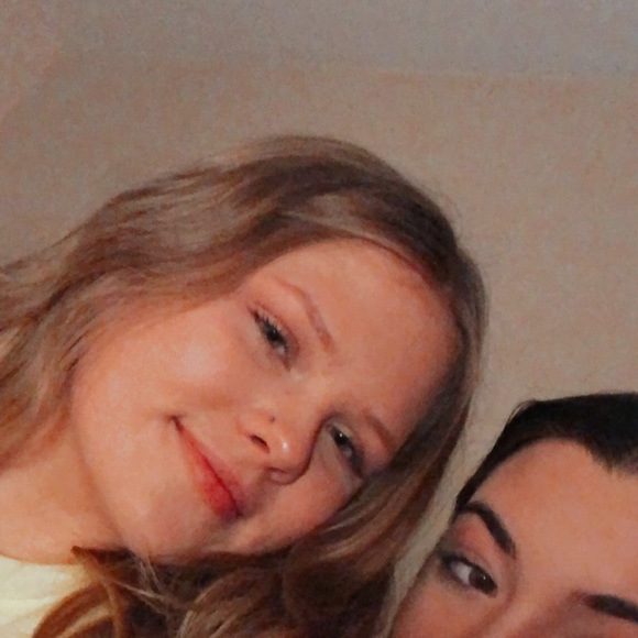 Meet your Posher, Carlee - Picture 1 of 1